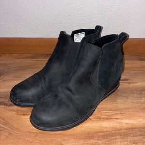 Sorel Women’s Evie II Chelsea Boots Black Suede Leather Ankle Booties - size 10
